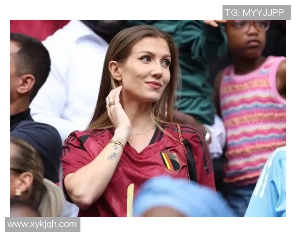 欧洲足球明星的女友模特们揭示时尚与运动的完美结合之道 欧洲足球明星的女友模特们揭示时尚与运动的完美结合之道