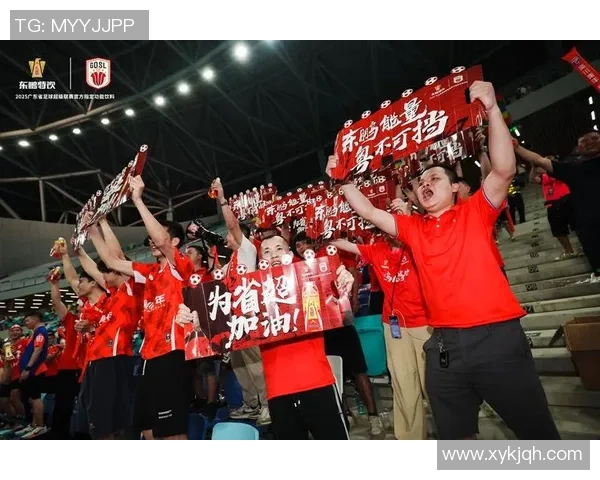 足球明星在比赛中拿走饮料引发热议网友纷纷评论其举动背后的意义