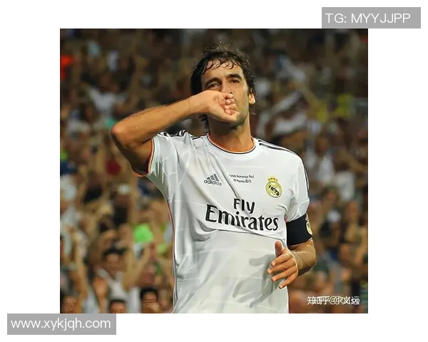 各国足球明星帅气风采大赏展现不同文化魅力与运动激情